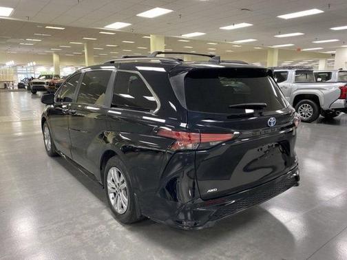2022 Toyota Sienna XSE 7 Passenger