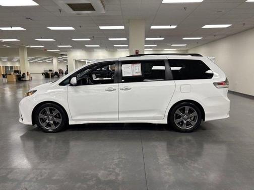 2020 Toyota Sienna SE Premium