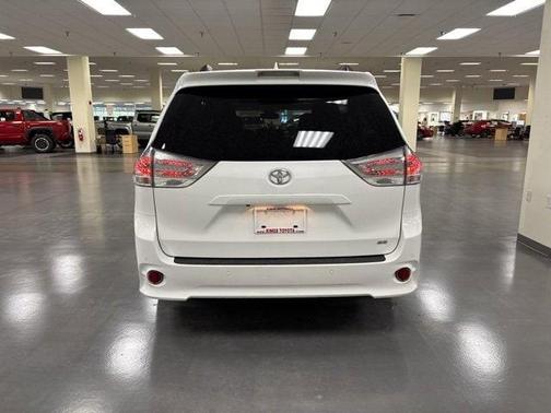 2020 Toyota Sienna SE Premium