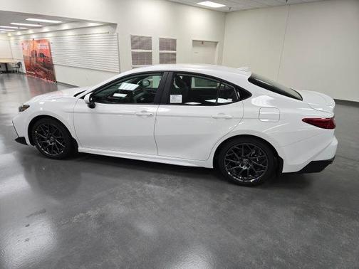 Ice 2026 Toyota Camry SE