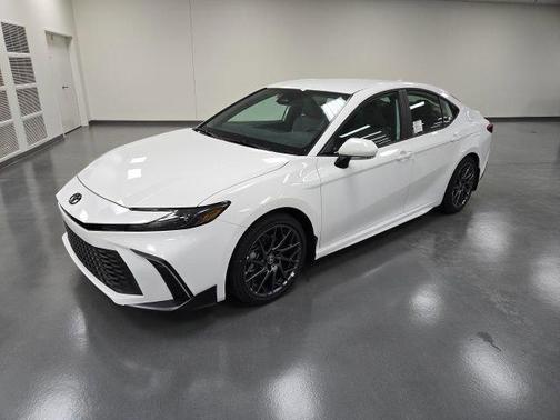 Ice 2026 Toyota Camry SE