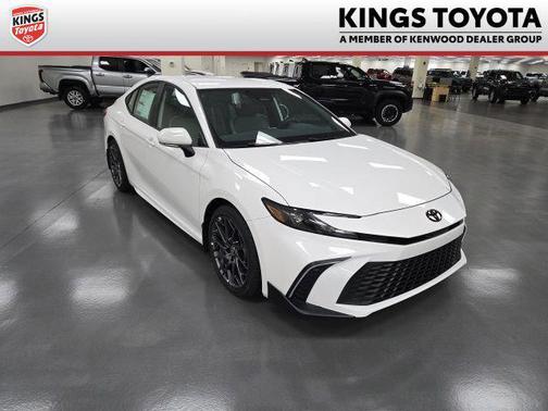 Ice 2026 Toyota Camry SE