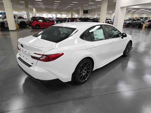 Ice 2026 Toyota Camry SE