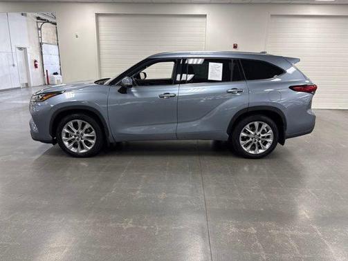 Moon Dust 2021 Toyota Highlander Limited