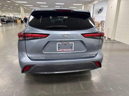 Moon Dust 2021 Toyota Highlander Limited