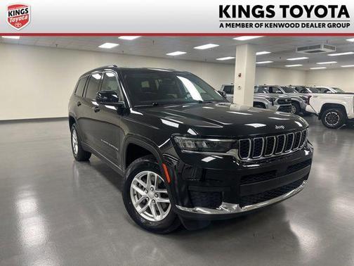 Diamond Black Crystal Pearlcoat 2023 Jeep Grand Cherokee L Laredo