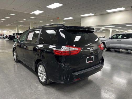 2016 Toyota Sienna XLE