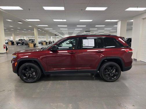 2022 Jeep Grand Cherokee Altitude