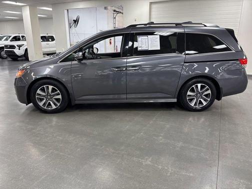 Modern Steel Metallic 2017 Honda Odyssey Touring