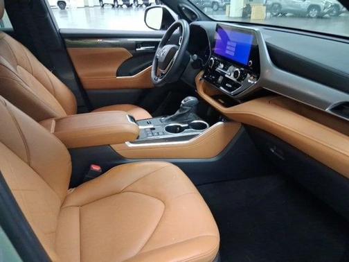 2024 Toyota Highlander Platinum