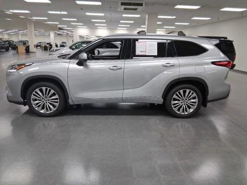 2024 Toyota Highlander Platinum