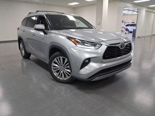 2024 Toyota Highlander Platinum
