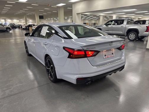 2023 Nissan Altima SR FWD