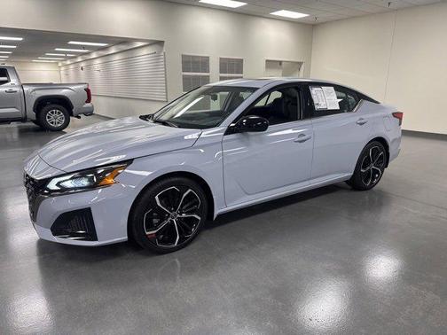 2023 Nissan Altima SR FWD