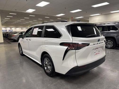 2024 Toyota Sienna XLE