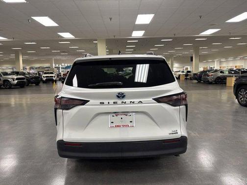2024 Toyota Sienna XLE
