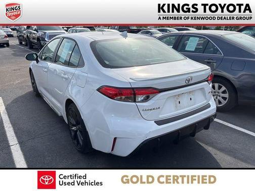 Ice Cap 2023 Toyota Corolla SE