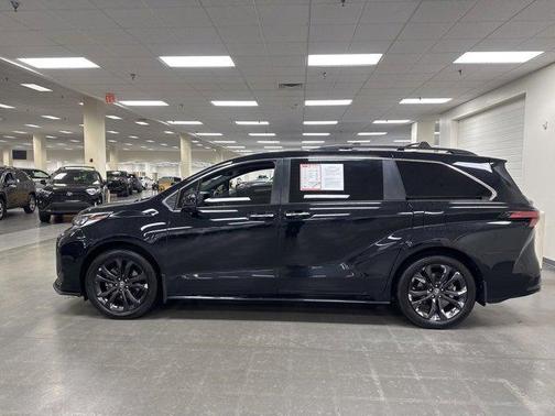 2022 Toyota Sienna XSE 7 Passenger