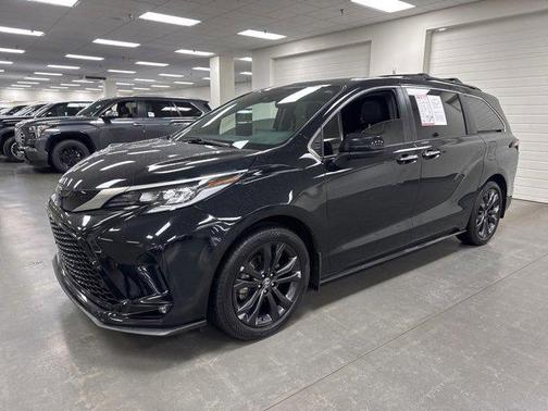 2022 Toyota Sienna XSE 7 Passenger