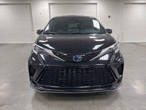 2022 Toyota Sienna XSE 7 Passenger