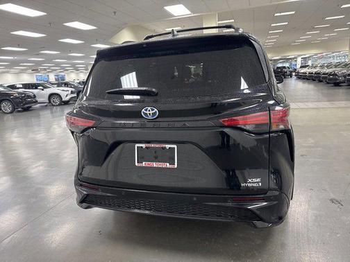 2022 Toyota Sienna XSE 7 Passenger