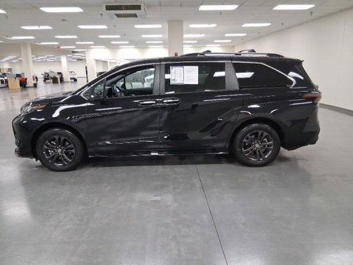2024 Toyota Sienna Woodland Edition