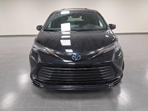 2024 Toyota Sienna Woodland Edition