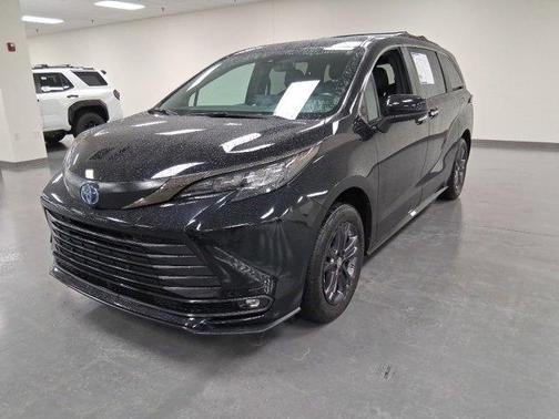 2024 Toyota Sienna Woodland Edition