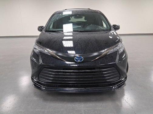 2024 Toyota Sienna Woodland Edition