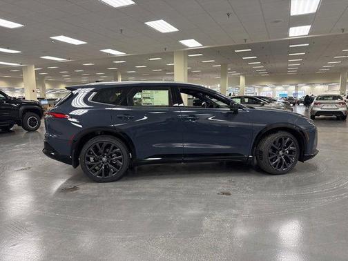 2025 Toyota Crown Signia Limited