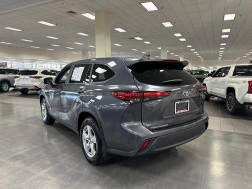 Magnetic Gray Metallic 2023 Toyota Highlander L
