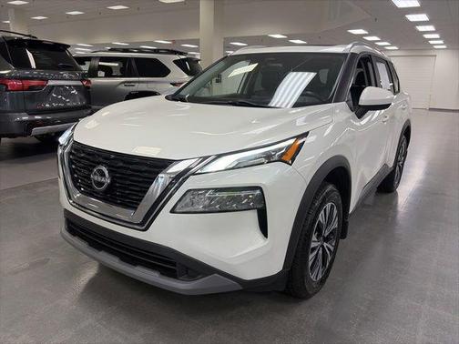 Pearl White Tricoat 2023 Nissan Rogue SV