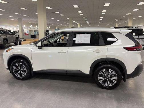 Pearl White Tricoat 2023 Nissan Rogue SV