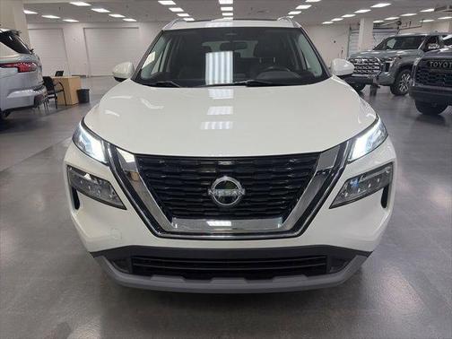 Pearl White Tricoat 2023 Nissan Rogue SV