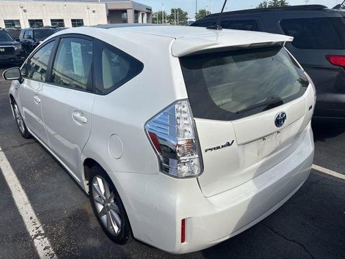Blizzard Pearl 2013 Toyota Prius v Five