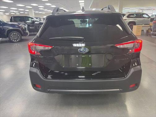 Crystal Black Silica 2024 Subaru Outback Onyx Edition