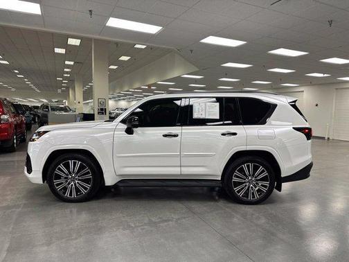 Eminent White Pearl 2025 Lexus LX 600 Luxury