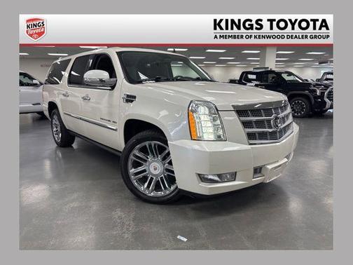 White Diamond Tricoat 2011 Cadillac Escalade ESV Base