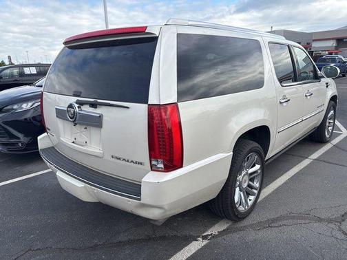 White Diamond Tricoat 2011 Cadillac Escalade ESV Base