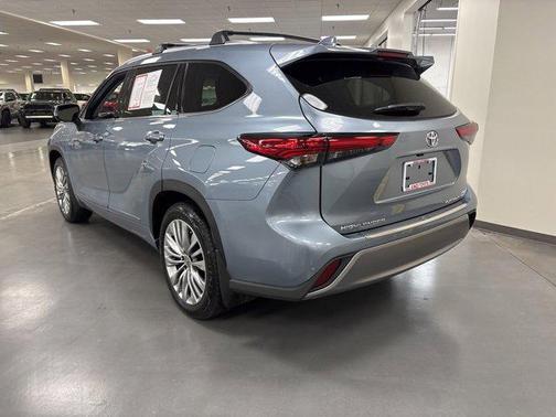 2023 Toyota Highlander Platinum