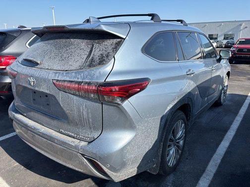 2023 Toyota Highlander Platinum
