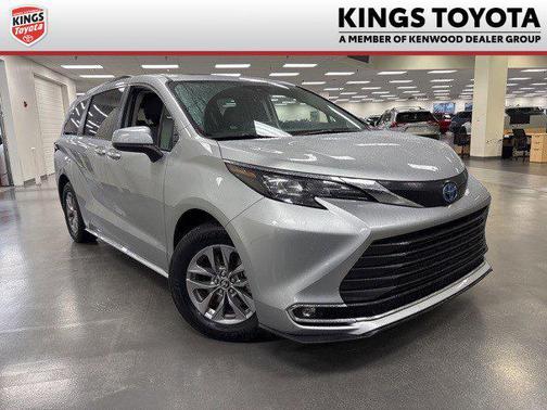 2024 Toyota Sienna XLE