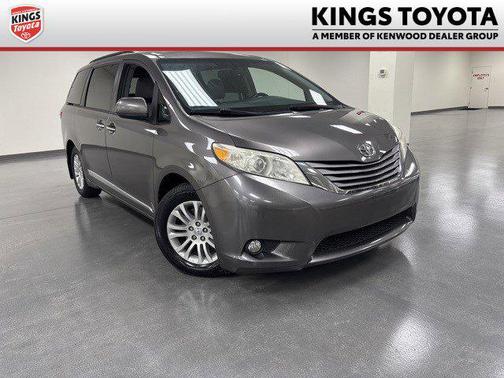 2017 Toyota Sienna XLE