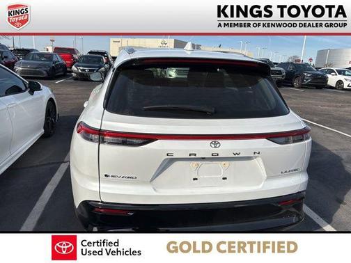 Oxygen White 2025 Toyota Crown Signia Limited