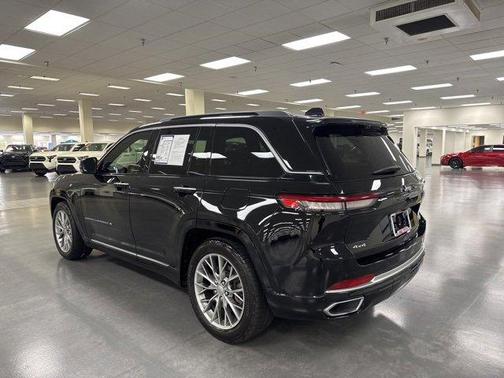2022 Jeep Grand Cherokee Summit