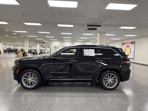 2022 Jeep Grand Cherokee Summit