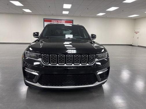 2022 Jeep Grand Cherokee Summit