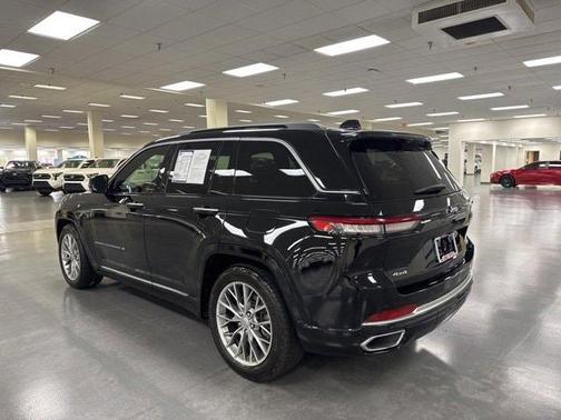 2022 Jeep Grand Cherokee Summit