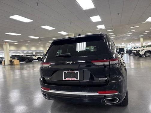2022 Jeep Grand Cherokee Summit