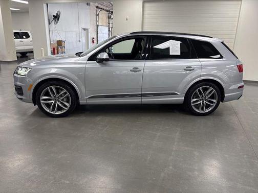 Florett Silver Metallic 2018 Audi Q7 3.0T Prestige